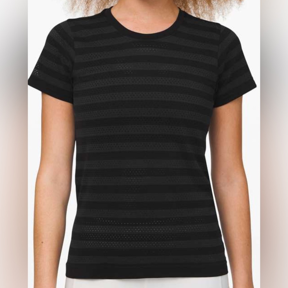 Lululemon Breeze By Short Sleeve Stripe
Black / Deep Coal Size 6